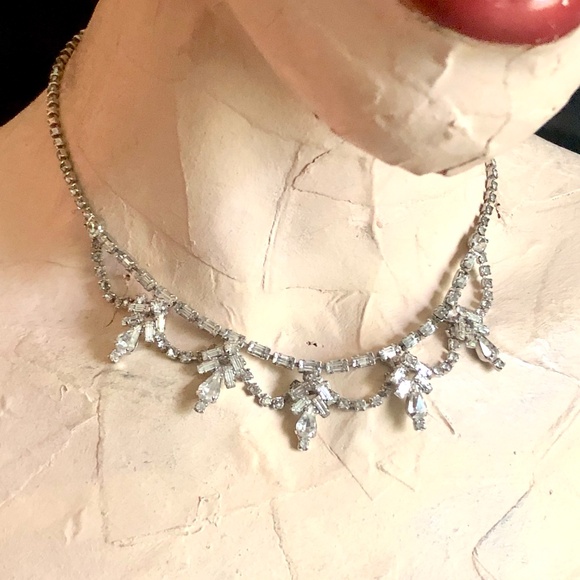 VTG 50s Clear Baguette Teardrop Scalloped Rhinestone Necklace Demi Parure w/Case - Picture 10 of 16